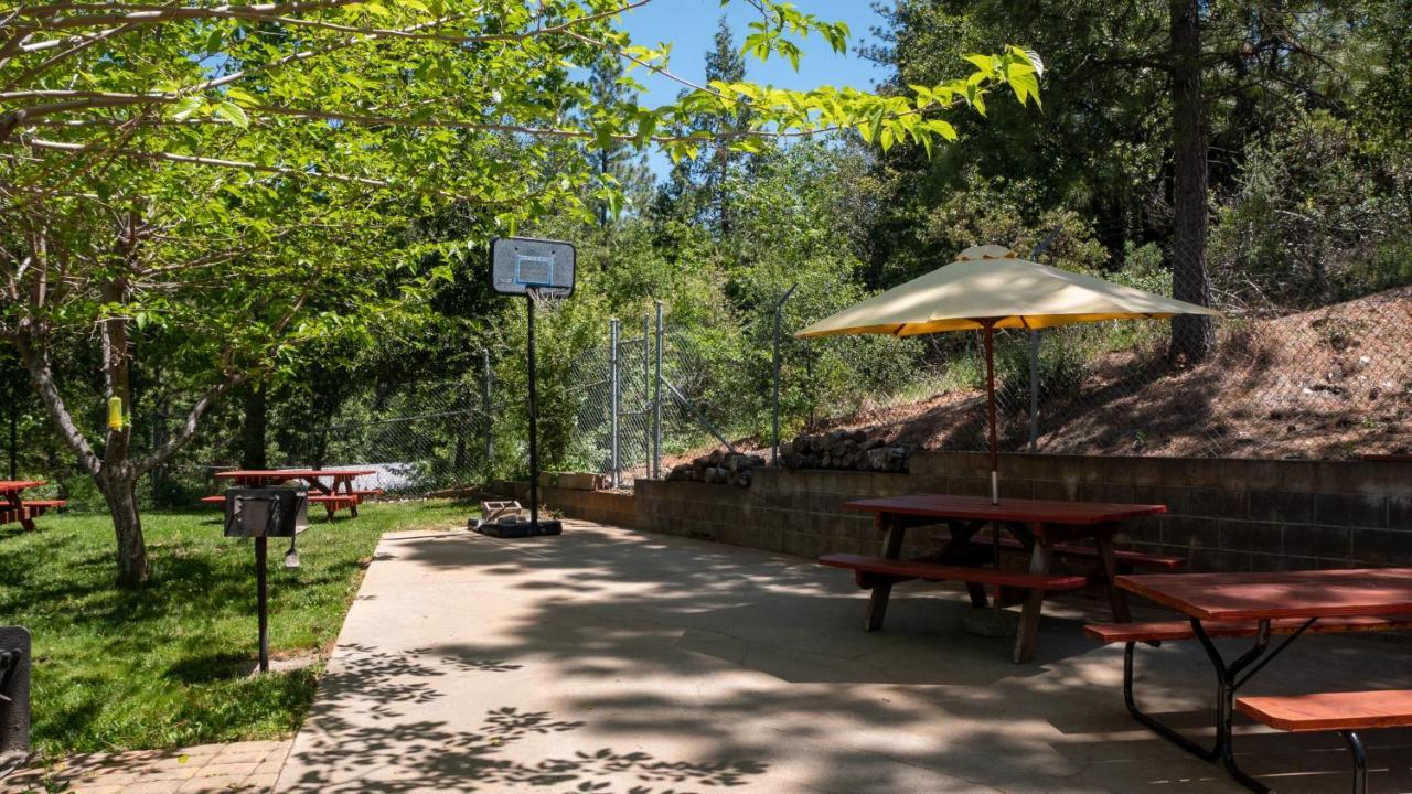Villa New! Cozy & Secluded House W/Deck - Near Yosemite! à Tuolumne Extérieur photo